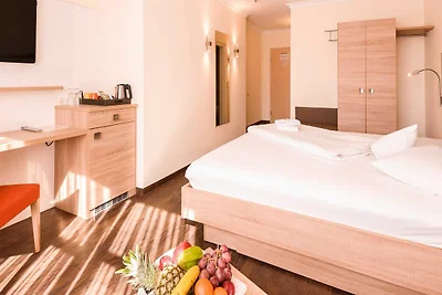 Einzelzimmer Premium Strassenseite