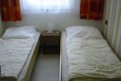 Zimmer 36 schmales Zimmer