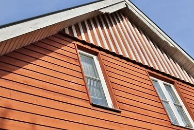 Rotes Haus am Meer