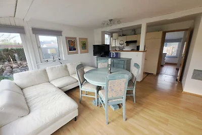 Ferienhaus Karline - nicht weit von der Ostse...