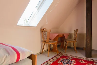Ferienwohnung im DG mit Terrasse im Garten