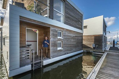 Floating House 4 Oie mit Kamin und Haustier