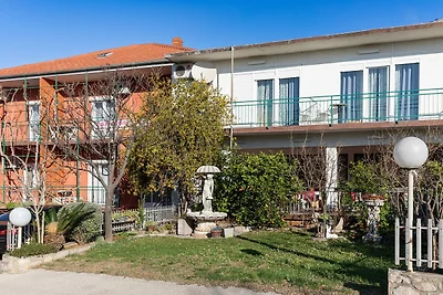 Tinka, Apartment No 7