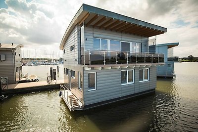 Floating-House Nr. 10 mit Kamin und Haustier