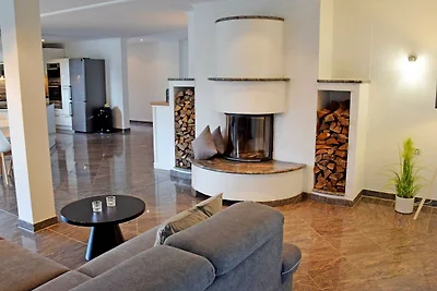 09 grosses Ferienhaus mit Kamin am Hafen in...