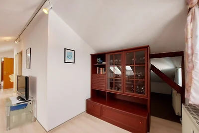 Ferienwohnung 5, DG, WLAN, Sitecke im Garten