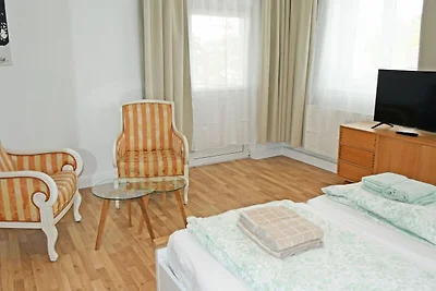 10 2-Raum-Ferienwohnung mit Balkon