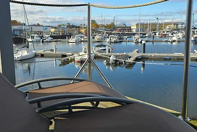 Floating House SteelVoll mit Infrarotsauna