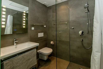 Ferienhaus mit Bergblick und 2 SZ mit Ensuite...