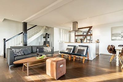 Villa Schering, App. 4 Black & White