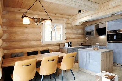 Yellowstone Lodge