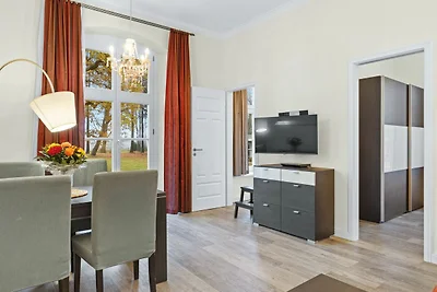 Schloss Hohen Niendorf bei Kühlungsborn, Kami...