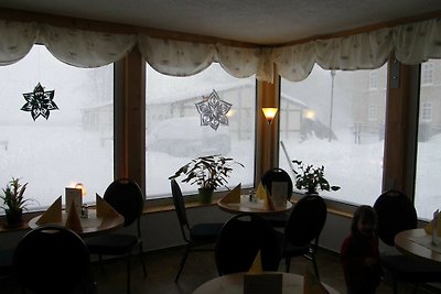 05 DZ mit Terrasse und Bilick auf den Dobbert...