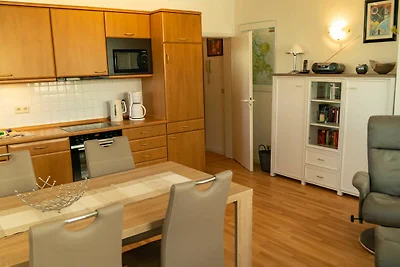 Ferienwohnung mit Balkon in Bäderstilvilla