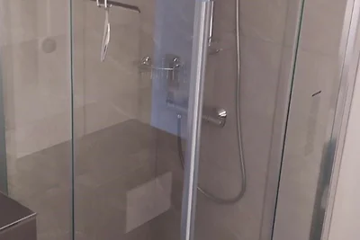 Appartement mit Balkon 1.OG mitte