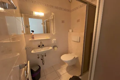 Zimmer 12 / 1Bett mit Balkon