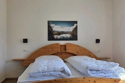 Modernes Ferienhaus mit Blick auf die Alpspit...