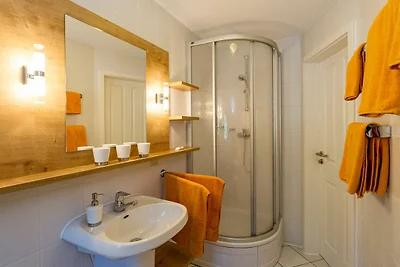 Appartement Lee mit Seeblick und Balkon (R)