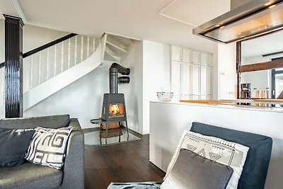 Villa Schering, App. 4 Black & White