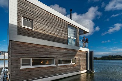 Floating House 1 Struck mit Kamin