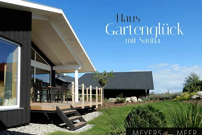 Schwarzes Holzferienhaus an der Ostsee (Z6)