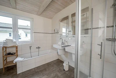 DAG-965 - Ferienhaus in Endlage mit 2 SZ & Sc...