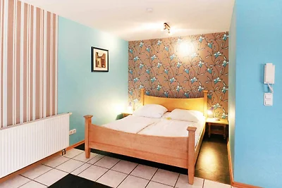 Q06 max. 4 Pers. komb. Wohn-Schlafzimmer...