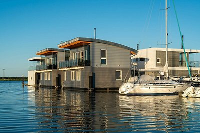 Floating House Annea mit Kamin