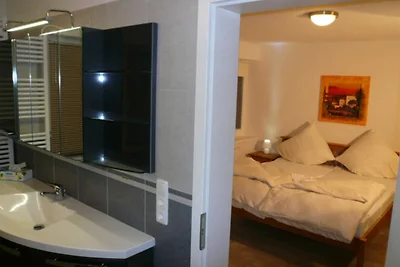 VV 22; 4-Raum; Hochpaterre; Balkon; 100m²