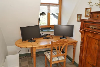 - mit Ladestation am Haus für E-Autos...
