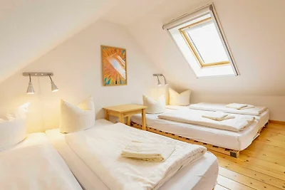 2-Raum-Ferienwohnung, 6 Personen, Balkon, OG...