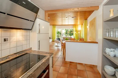 Modernisiertes Ferienhaus mit Sonnenterrasse...