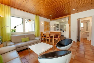 Modernisiertes Ferienhaus mit Sonnenterrasse...