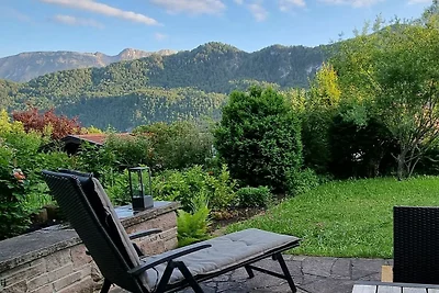 Komfortables Ferienhaus, Terrasse mit Bergpan...