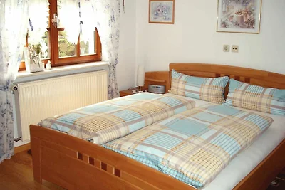 Doppelzimmer mit WC und Dusche (Waldseite)