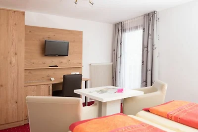 Doppelzimmer mit Balkon und Gartenblick