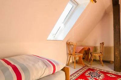 Ferienwohnung im DG mit Terrasse im Garten