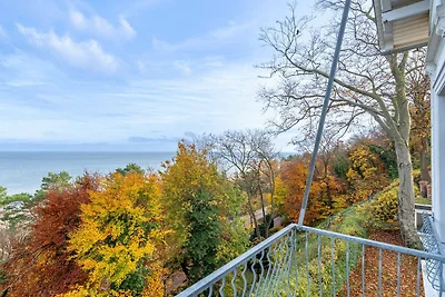 Villa Schering, App. 4 Black & White