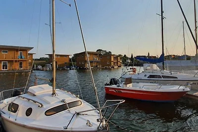 Floating House SteelVoll mit Infratotsauna