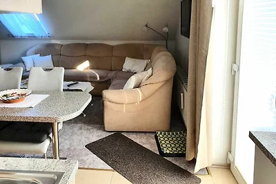 2- Zi. Fewo bis 2 P., DG, Nähe Schönklinik