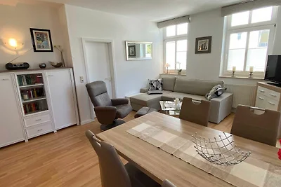 Ferienwohnung mit Balkon in Bäderstilvilla