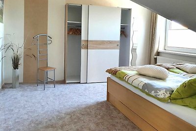 2- Zi. Fewo bis 2 P., DG, Nähe Schönklinik