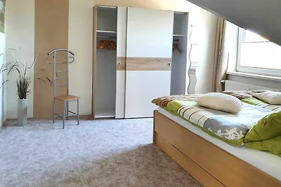 2- Zi. Fewo bis 2 P., DG, Nähe Schönklinik