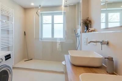 Ferienwohnung mit Bergblick, Balkon und...