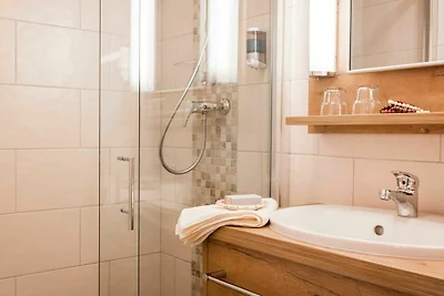 geräumiges Doppelzimmer mit Balkon