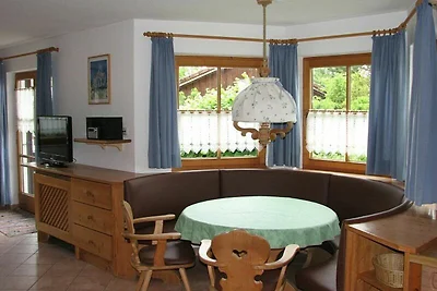 Geräumiges Ferienhaus mit Bergblick auf drei ...