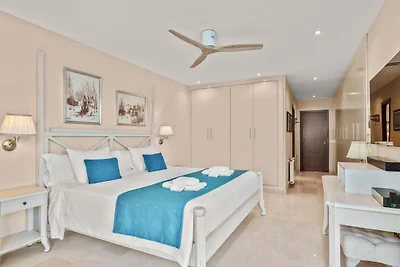 44377 BELLVIURE LUXURY VILLA