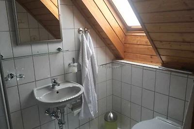 Vierbettzimmer mit WC und Dusche/Bad