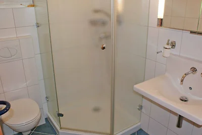 - mit Zaun in ruhiger Lage