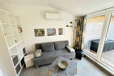 Bungalow 02 Fantasie mit Terrasse